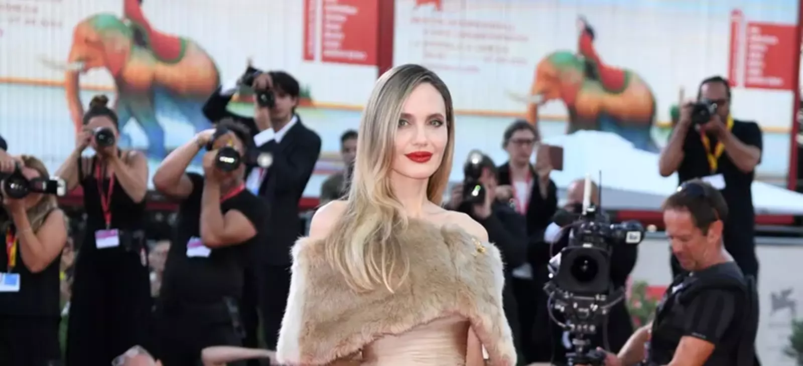 Angelina Jolie A Life of Beauty, Transformation, and Commitment to the World